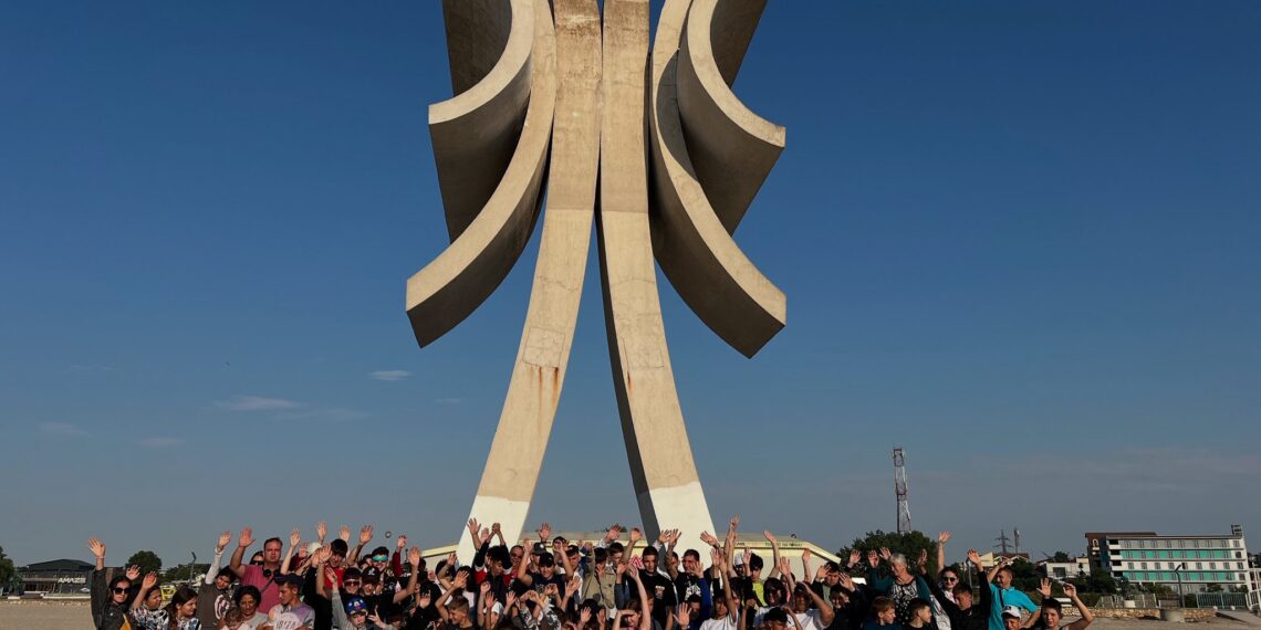 S-au întors cu bine de la mare! 85 de copii, dintre care mulți cu dizabilități, au trăit o vacanță de neuitat datorită unor oameni cu suflet mare