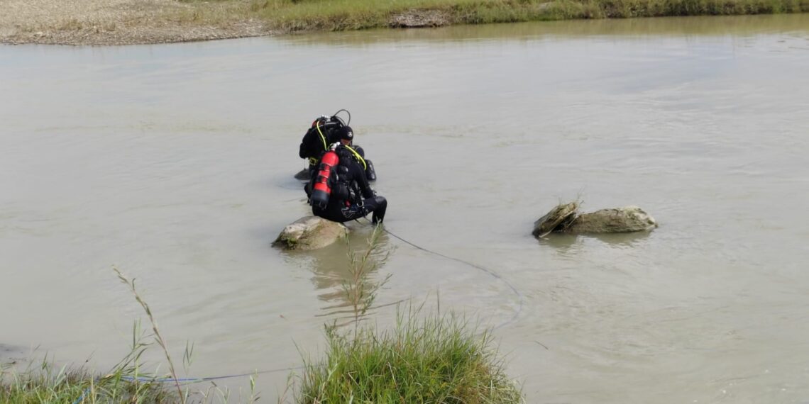 Dispărut în noapte, găsit dimineața în apă. Trupul unui bătrân din Milișăuți, scos din râul Suceava
