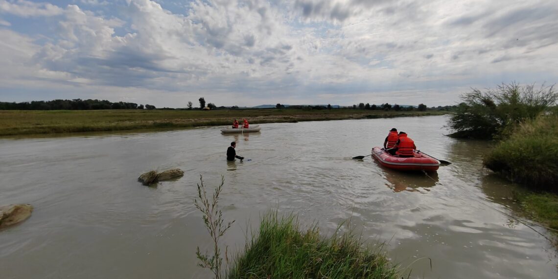 Dispărut în noapte, găsit dimineața în apă. Trupul unui bătrân din Milișăuți, scos din râul Suceava