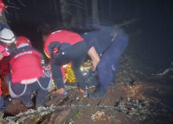 Tragedie în Masivul Giumalău. Alergător de 50 de ani, lovit mortal de un copac doborât de furtună în timpul concursului „Bucovina Ultra Rocks”