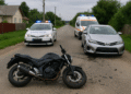 Moartea i-a făcut din ochi unui inconștient din Arbore. Beat, fără permis și pe o motocicletă fără numere de înmatriculare, s-a izbit într-o mașină care circula regulamentar