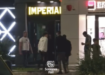 Scandal cu pumni și amenințări între trei bărbați, vis-a-vis de benzinăria OMV din Obcini. O mașină a fost avariată