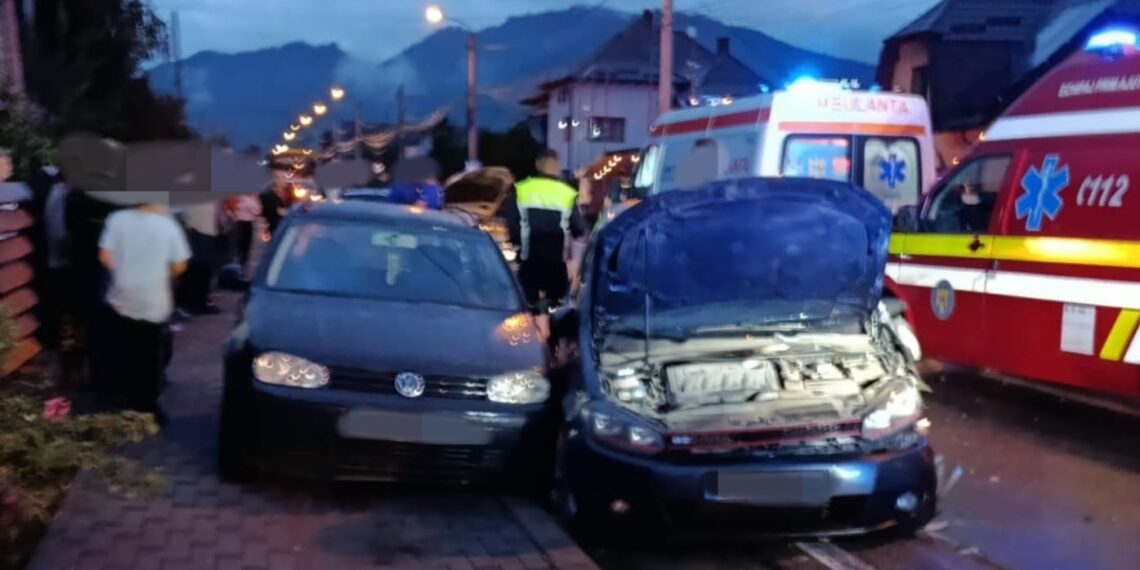 Carambol cu patru mașini la Câmpulung Moldovenesc. Doi răniți, printre care un copil, transportați la spital