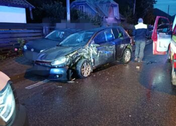 Carambol cu patru mașini la Câmpulung Moldovenesc. Doi răniți, printre care un copil, transportați la spital