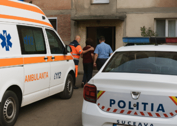 O femeie din Suceava, dusă la Psihiatrie după ce ar fi ingerat spray de muște și a făcut scandal în casă