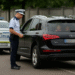 Dosar penal pentru o șoferiță care plimba trei minori prin Suceava cu un Audi Q5 cu numere provizorii expirate