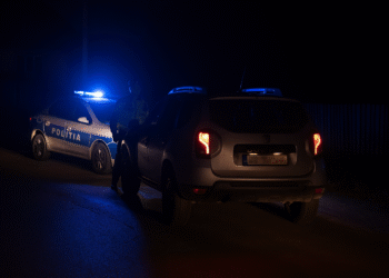 Șofer de groază la Stulpicani. Băut, cu permisul anulat și numere false, reținut după un accident rutier