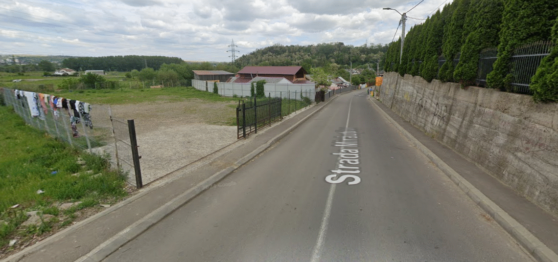 Pieton băut, lovit de mașină pe strada Mirăuților din Suceava. Mergea pe carosabil, deși exista trotuar