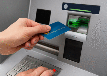 Femeie din Salcea, păgubită după ce și-a pierdut cardul bancar. Hoțul a făcut 8 tranzacții într-o singură zi
