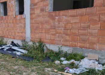 Firmă ”premiată” cu amendă de 7.500 de lei, după ce a aruncat necorespunzător deșeurile de pe un șantier din Bilca