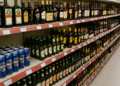 Dosar penal pentru un clujean care s-a cinstit cu Jagermeister și bere în Auchan-ul din Iulius Mall Suceava fără să plătească consumația