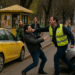 Taximetrist din zona Orizont, condamnat la închisoare suspendare pentru că a lovit un trecător care i-a încurcat planurile. Agresorul încerca să ”jupoaie” 100 de lei de la o șoferiță care i-ar fi atins mașina