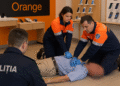 Un client a murit subit în magazinul „Orange” din Fălticeni. Manevrele de resuscitare au fost în zadar