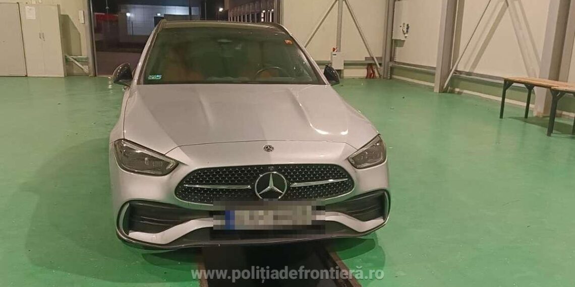 Autoturism furat, în valoare de 30.000 de euro, depistat de polițiștii de frontieră în PTF Siret. La volan se afla un polonez de 60 de ani