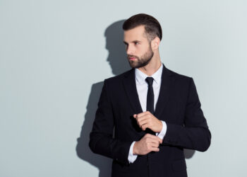 10 sfaturi pentru a purta corect un costum pe care orice bărbat ar trebui să le știe