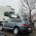 Pieton lovit de un Touareg scăpat de sub control, la Cumpărătura. SUV-ul s-a oprit într-un camion