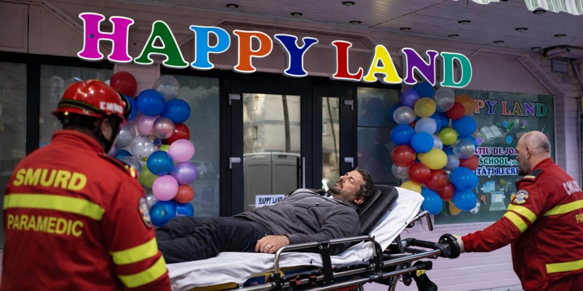 A plecat pe targă de la Happy Land. Un bărbat de 32 de ani a ajuns în comă după ce a băut cu prietenii până nu s-a mai putut mișca