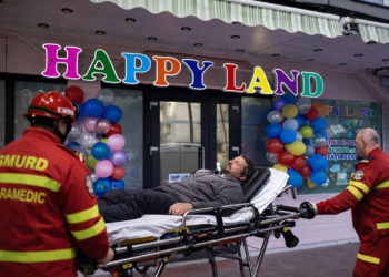 A plecat pe targă de la Happy Land. Un bărbat de 32 de ani a ajuns în comă după ce a băut cu prietenii până nu s-a mai putut mișca