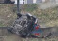 Un individ fără permis s-a răsturnat cu mașina în centrul comunei Marginea, în timp ce își plimba iubita. Bărbatul a fost prins la un kilometru după ce a fugit de la locul evenimentului