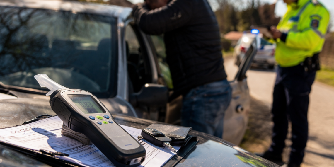 Șofer prins băut la volan în Dolhești după ce făcea manevre agresive în trafic. Bărbatul a spus că se îndrepta spre un service auto din localitate