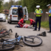 Coliziune între doi bicicliști în comuna Mălini. O femeie a fost transportată cu ambulanța la spital