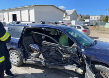 Femeie încarcerată după un accident la Bosanci. Trei victime, printre care și un copil de un an. Un șofer a încercat să întoarcă mașina fără a se asigura