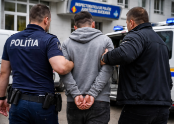 De la arest la domiciliu, în arest preventiv. Traficant de droguri din zona Mărășești, ajuns în beciul IPJ Suceava
