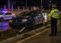 Beat criță la volan, bărbat de 62 de ani a sărit cu mașina peste scuar și a ajuns pe contrasens, la Șcheia