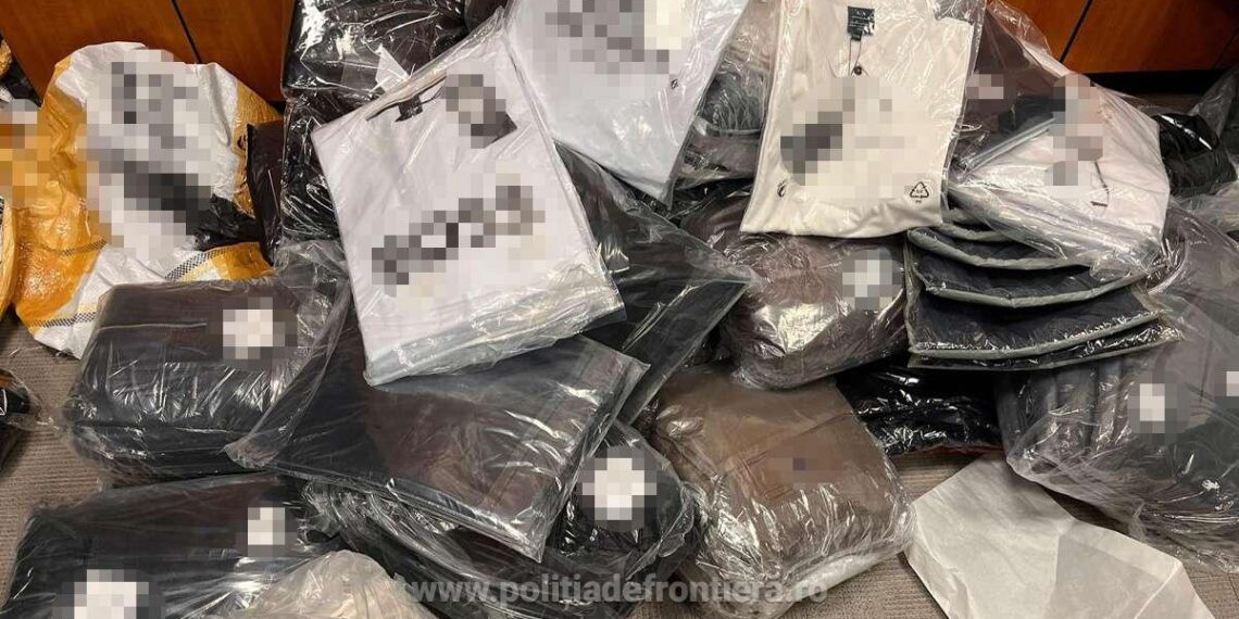 Parfumuri și articole vestimentare contrafăcute, în valoare de circa 100.000 de lei, depistate într-un microbuz ucrainean în PTF Siret