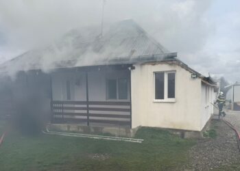 Intervenție a pompierilor la Bogdănești. Incendiu la o casă, provocat de coșul de fum, în Vinerea Mare