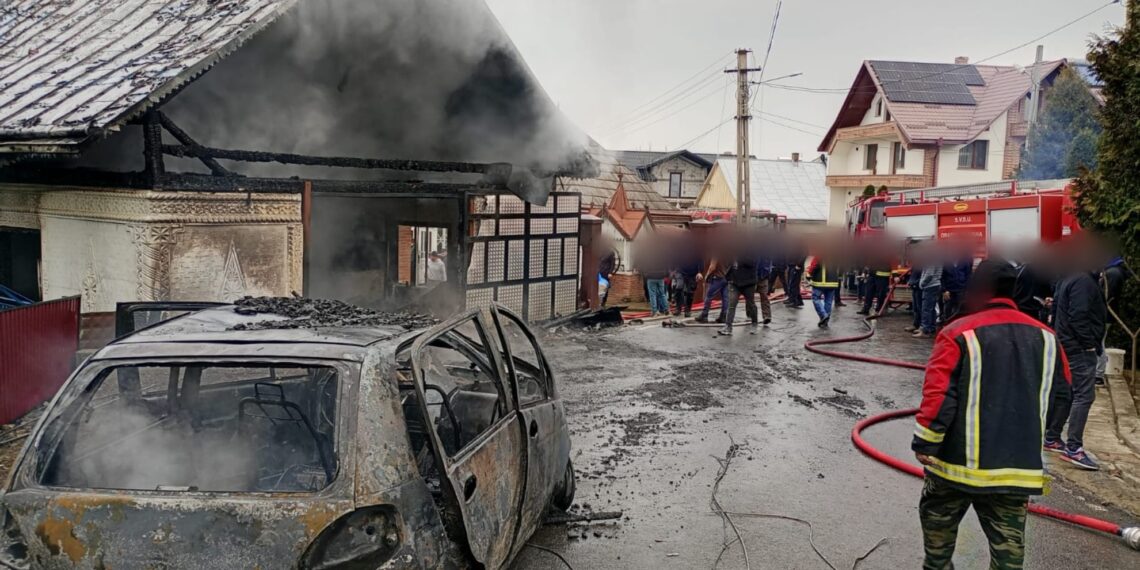 Flăcările au făcut prăpăd într-o gospodărie din Cajvana, după un scurtcircuit electric