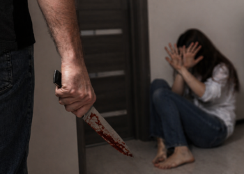 Femeie înjunghiată de fostul concubin, la Rădăuți. Agresorul a fost reținut 24 de ore după ce a intrat peste ea în casă și a atacat-o