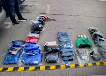 Ziua păcălelilor, zi cu ghinion pentru doi bărbați din Ialomița. Polițiștii din Câmpulung Moldovenesc i-au oprit în trafic și i-au lăsat fără parfumuri, articole de îmbrăcăminte și încălțăminte fake, în valoare de circa 20.000 de lei