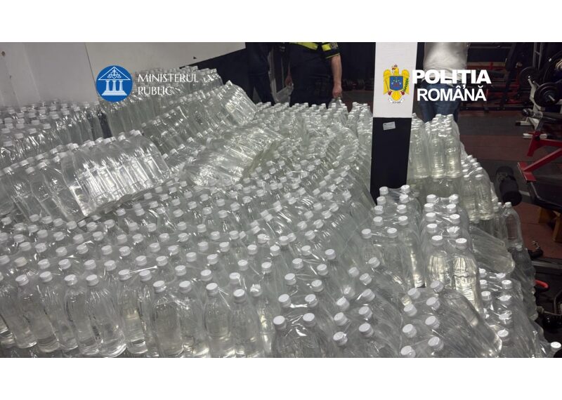 Aproape 8 tone de alcool de contrabandă, în valoare de circa 900.000 de lei, confiscat în urma a trei percheziții efectuate în zona Rădăuți. Două mașini au fost ridicate de polițiști