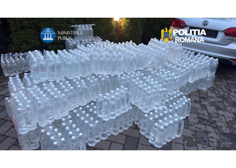 Aproape 8 tone de alcool de contrabandă, în valoare de circa 900.000 de lei, confiscat în urma a trei percheziții efectuate în zona Rădăuți. Două mașini au fost ridicate de polițiști