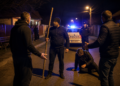 Bătaie în centrul satului Bănești. Tată și fiu reținuți după ce au agresat doi bărbați cu parul