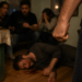 De la vin și îmbrățișări, la o crimă violentă. Bărbatul din Baia care și-a ucis prietenul în bătaie, după ce victima a pulverizat spray lacrimogen într-o cameră plină cu oameni, a ajuns în penitenciar