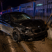 Tânăr de 19 ani, cu BMW-ul în gardul ACET după ce a făcut drifturi, la miezul nopții, pe o stradă din Suceava. Un pasager a ajuns la spital