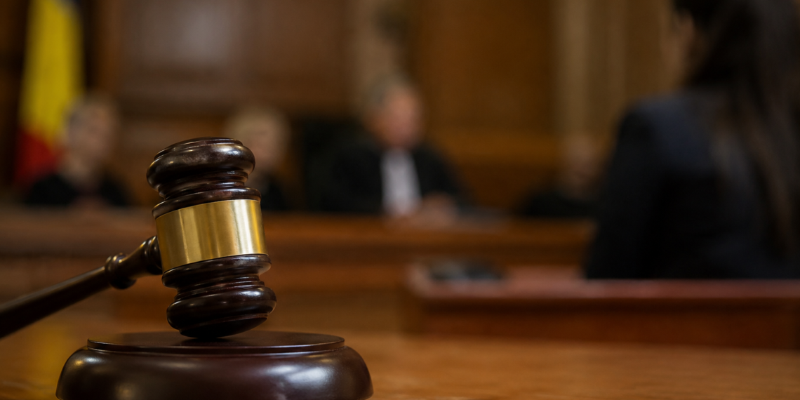 Două eleve de la LPS, condamnate după ce au bătut o adolescentă pe stradă. Inculpatele trebuie să-i plătească victimei daune de 15.000 de lei