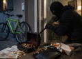 Hoț condamnat la peste 3 ani de închisoare după șapte furturi comise în doar câteva luni. A furat bani, bijuterii, o bicicletă și chiar un pachet de țigări desfăcut