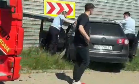 Beată și supărată după ce a fost părăsită de iubit, o tânără din Ipotești s-a izbit intenționat cu mașina în ”Zidul Morții”. Le-a spus polițiștilor că voia să își pună capăt zilelor
