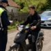 Minor de 17 ani, prins la volan fără permis în Țibeni. A ieșit cu mopedul cât timp părinții nu erau acasă