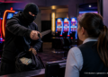 Doi ani de închisoare pentru fostul angajat al unei săli de jocuri care, mascat și înarmat cu un cuțit, a jefuit localul de 25.000 de lei după ce fusese concediat pentru că furase din încasări și pierduse banii la aparate