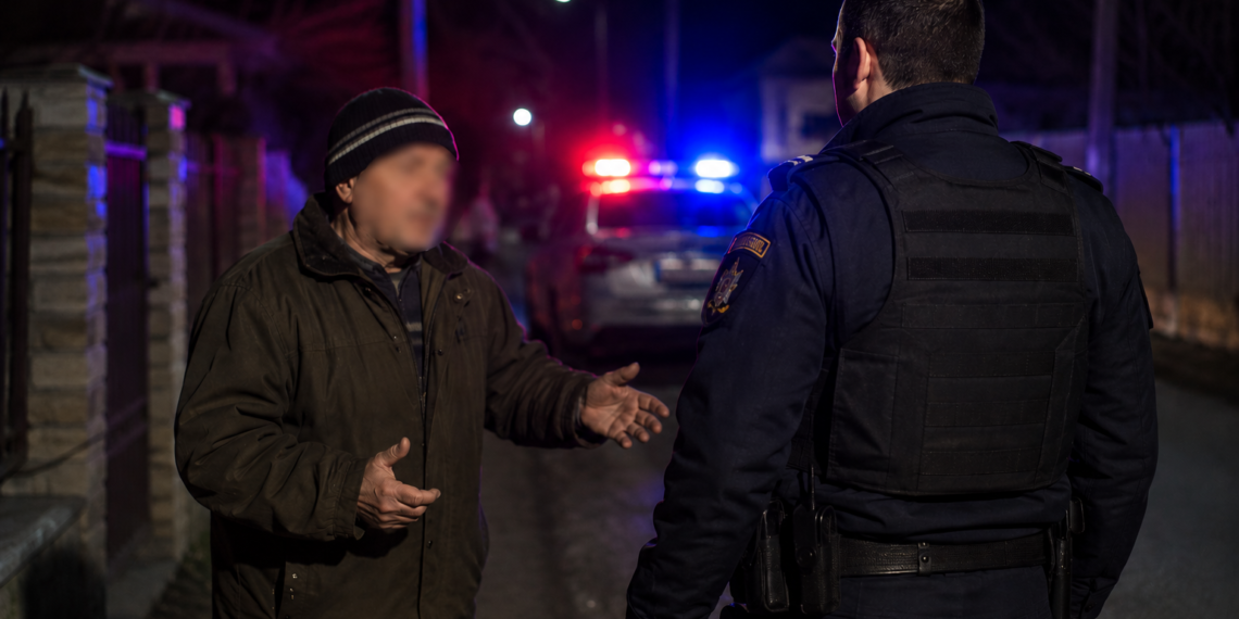 Bărbat beat și cu probleme psihice, sancționat contravențional după ce a sunat de două ori la 112 reclamând că a fost bătut și jefuit de pălărie de un vecin din Sfântu Ilie. Polițiștii au constatat că totul a fost inventat