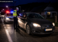 Tânăr de 22 de ani, prins fără permis la volanul unei mașini neasigurate, după ce a fost înregistrat cu 82 km/h prin Sucevița. Polițiștii i-au reținut plăcuțele și l-au amendat cu 1.620 de lei