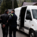 Bărbat fără permis, prins la volanul unei autoutilitare cu numere false și expirate, reținut pentru 24 de ore după un control al polițiștilor din Frasin