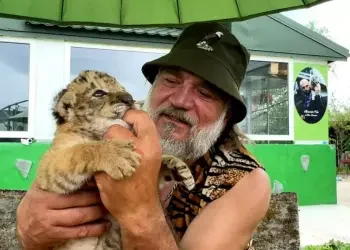 Administratorul grădinii zoologice din Zaharești, implicat într-un accident după ce s-a urcat băut la volan. Bărbatul a ieșit cu autoutilitara de pe drum și s-a oprit într-un șanț, la Stroiești