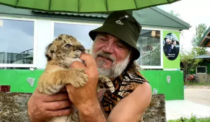 Administratorul grădinii zoologice din Zaharești, implicat într-un accident după ce s-a urcat băut la volan. Bărbatul a ieșit cu autoutilitara de pe drum și s-a oprit într-un șanț, la Stroiești