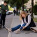 Un puștan de 12 ani i-a fracturat piciorul unei femei după ce s-a izbit cu trotineta electrică de ea, în centrul Sucevei