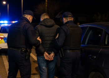 Bărbat urmărit național, prins întâmplător în trafic. A fost găsit pasager într-un autoturism tras pe dreapta la Ciocănești